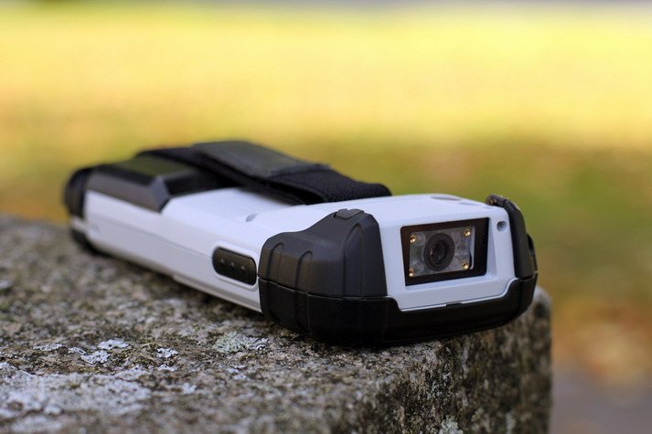 Nautiz X3 – защищённый по IP65 КПК на базе PXA 800 МГц. Сканер штрих-кодов 2d