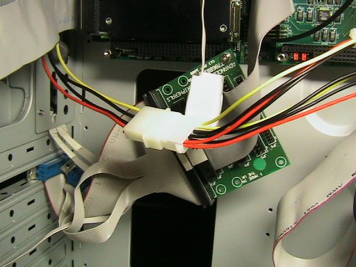 Опциция Cable T8 использутся для подключения периферийных устройств и интерфейсов<br />
                  персонального компьютера к Tiny886ULP
